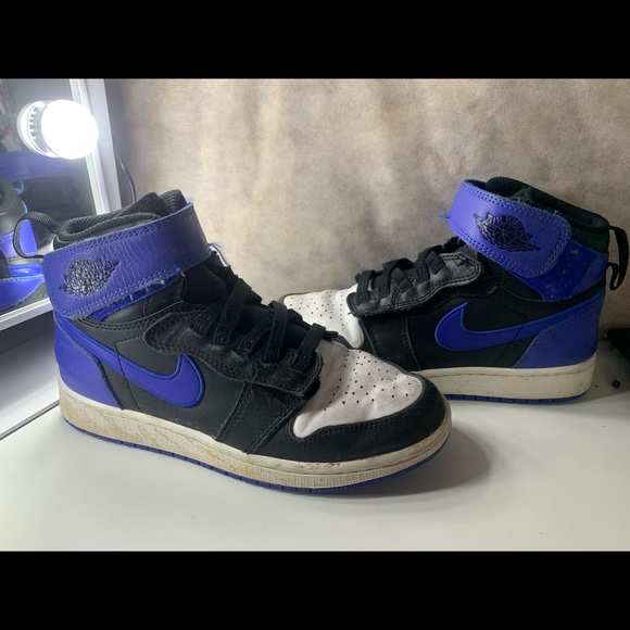 Blue kids Jordan’s💙 - Picture 2 of 6